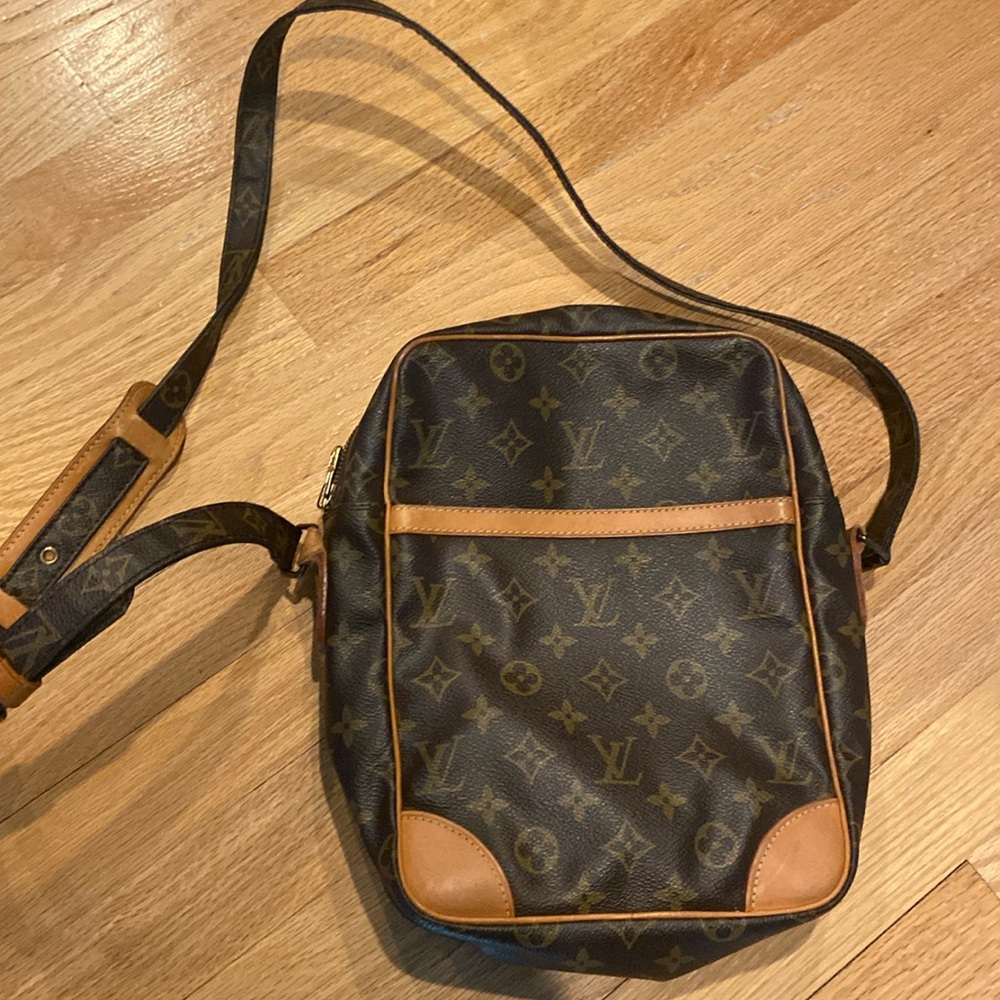 LOUIS VUITTON Monogram Canvas Crossbody Danube LG Vintage